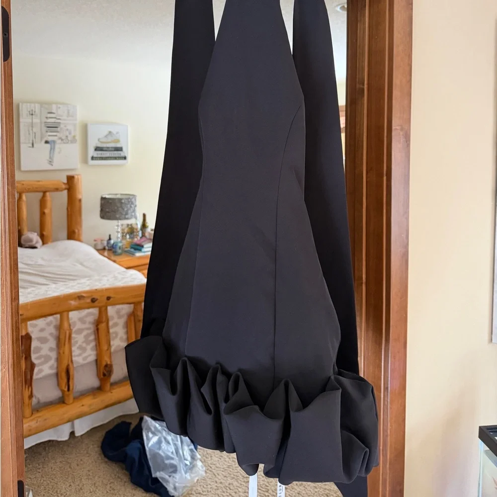 ClubL London Elegant Black Mini Dress - Picture 5 of 5
